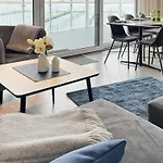 Spacious Coastal Apartment, Appartamento *