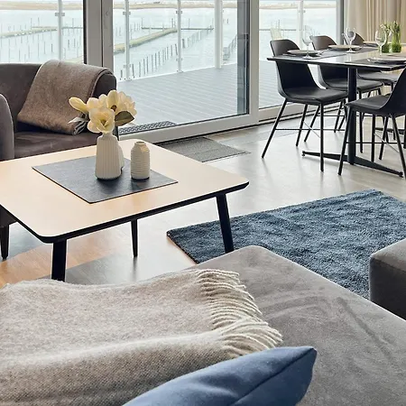 Moderne Promenadenvilla Mit Meerblick דירה *
