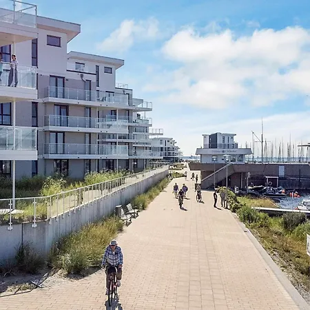 Moderne Promenadenvilla Mit Meerblick *