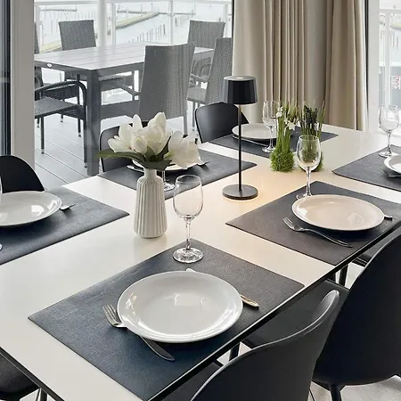Moderne Promenadenvilla Mit Meerblick *