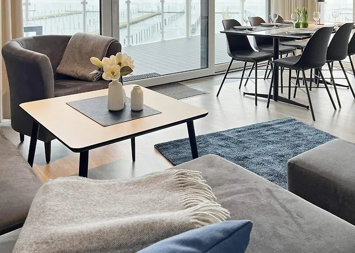 Spacious Coastal Apartment, Lejlighed *